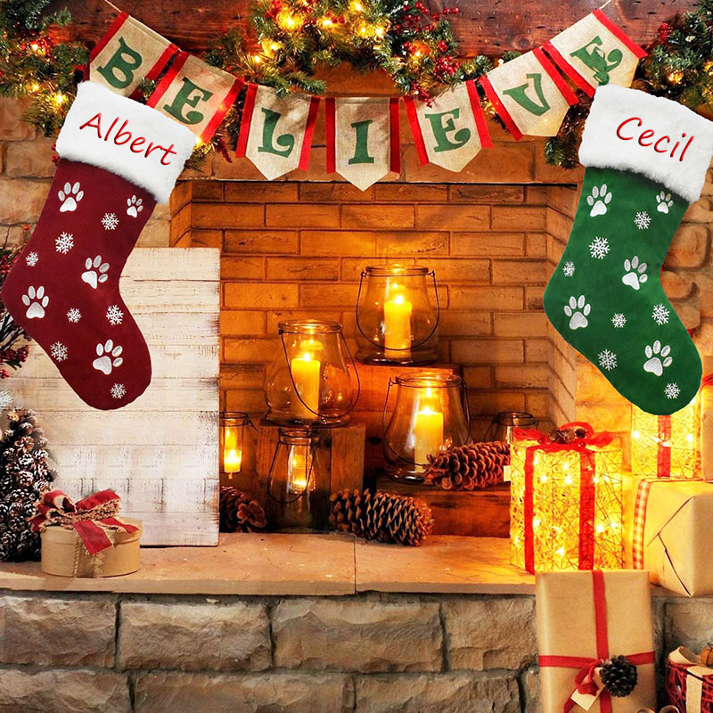 Julklapp med tryck på tass från husdjur