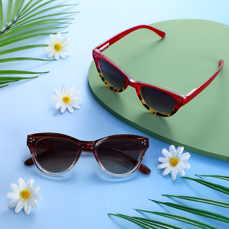 Rambler Cat Eye Grey Sunglasses