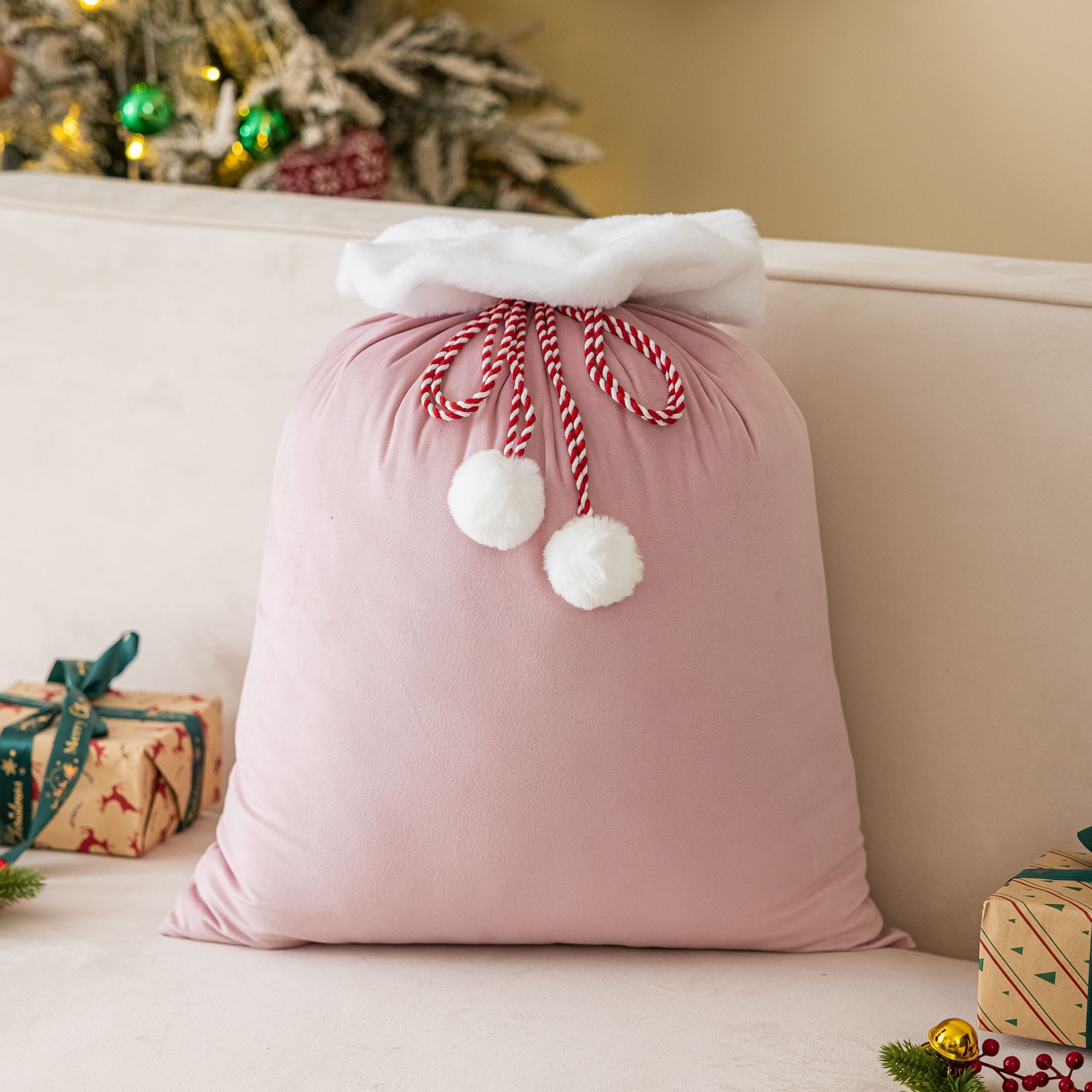 Personalisierte Weihnachtsgeschenktüten mit individuellen Namen für Kinder