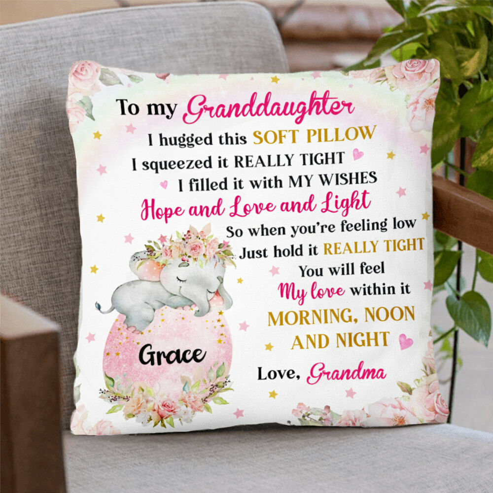 Coussins personnalisés avec de jolis motifs d'éléphants comme cadeaux décoratifs pour les enfants