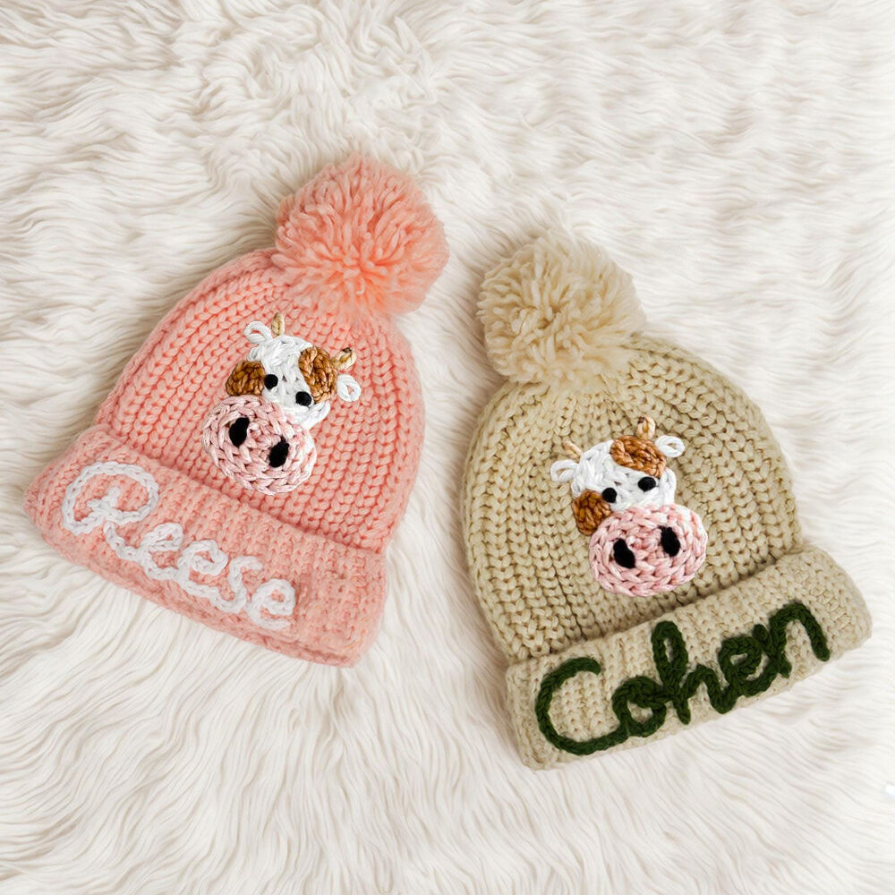 Gorro de bebé bordado personalizado con estampado de vaca de dibujos animados, gorro de punto con pompón para niños
