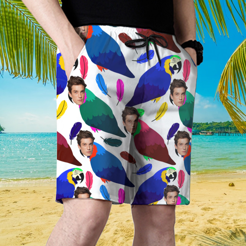 Gepersonaliseerde strandshort voor heren met kleurrijk verenpatroon het beste cadeau voor het hele gezin