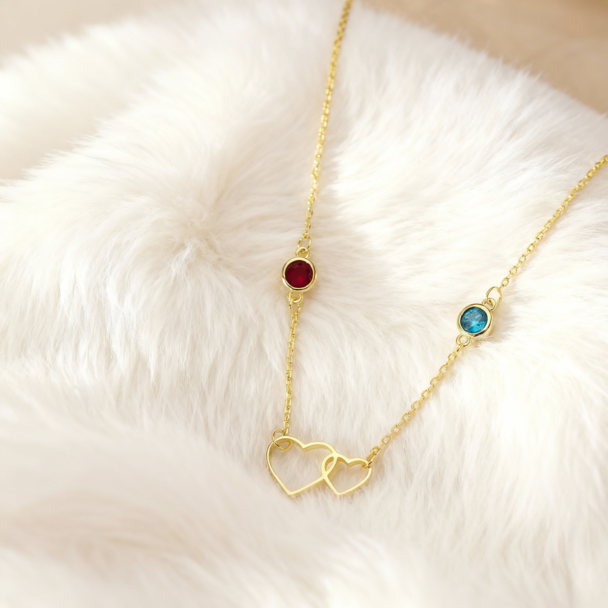 Piedras de nacimiento personalizadas con diseños en forma de corazón. Un dulce regalo para parejas.