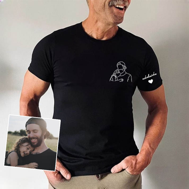T-shirt personalizzata con design a righe e nome personalizzato sulla manica per il caro papà