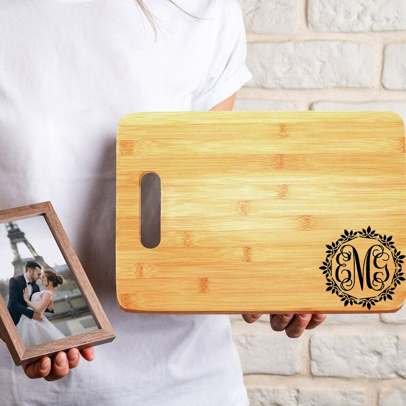 イニシャル モノグラム まな板 木製 カッティングボード 調理器具 無垢材