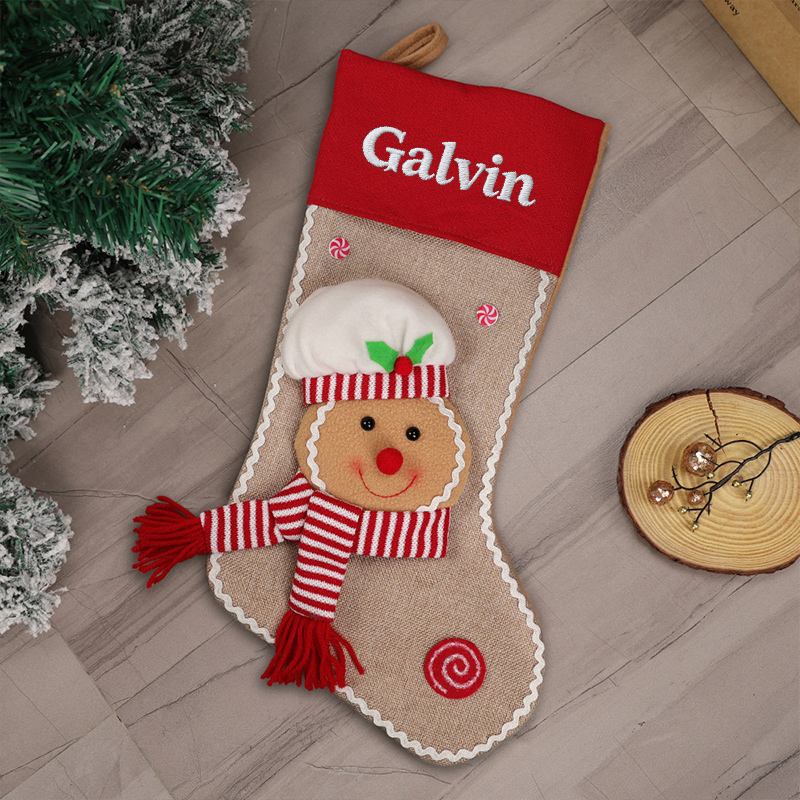 Personalisierte Weihnachtsstrümpfe mit Lebkuchenmann-Motiv individuell bestickt und mit Namen versehen Geschenke für die Familie