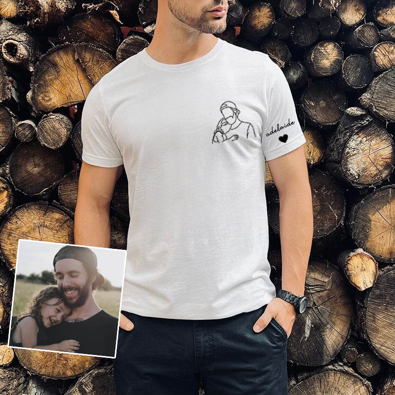 T-shirt personalizzata con design a righe e nome personalizzato sulla manica per il caro papà