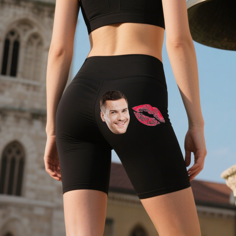 Leggings de motociclista personalizados con foto de la cabeza de tu novio y diseño de beso. Regalo perfecto para tus seres queridos.