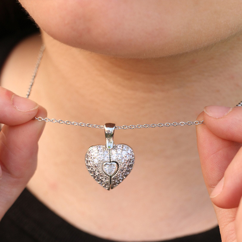 Personalized Heart-Shaped Photo Necklace with Diamonds Exquisite Gift for Women
