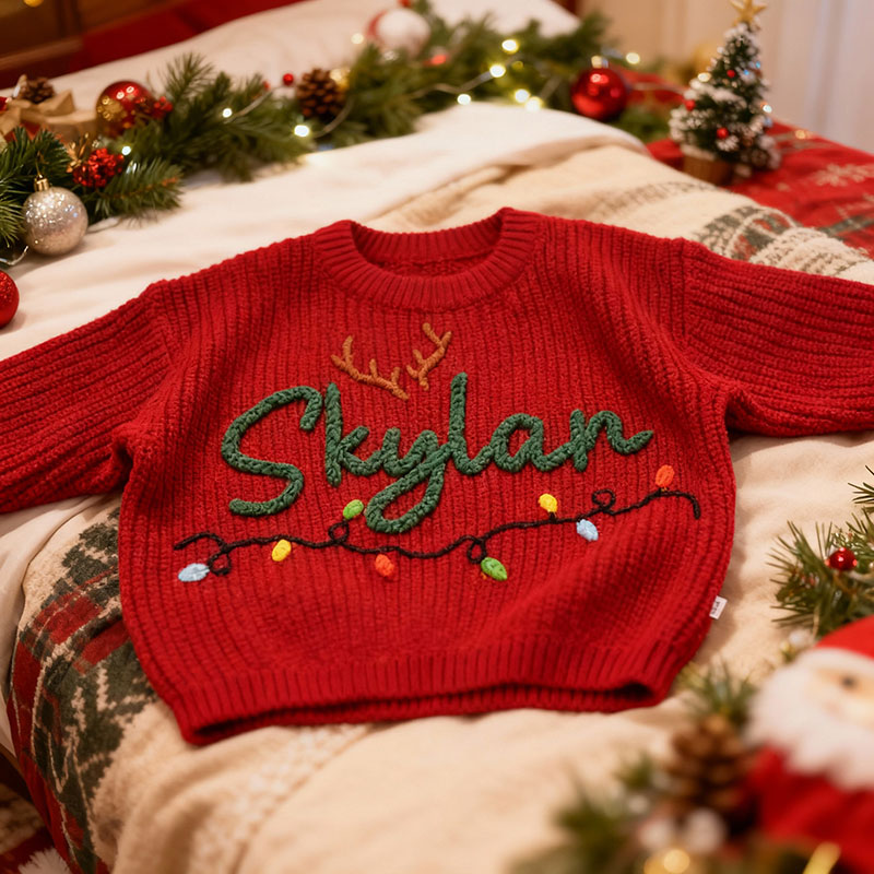 Suéter personalizado con nombre y estampado de bombillas, hecho a mano. Hermoso regalo para Navidad.