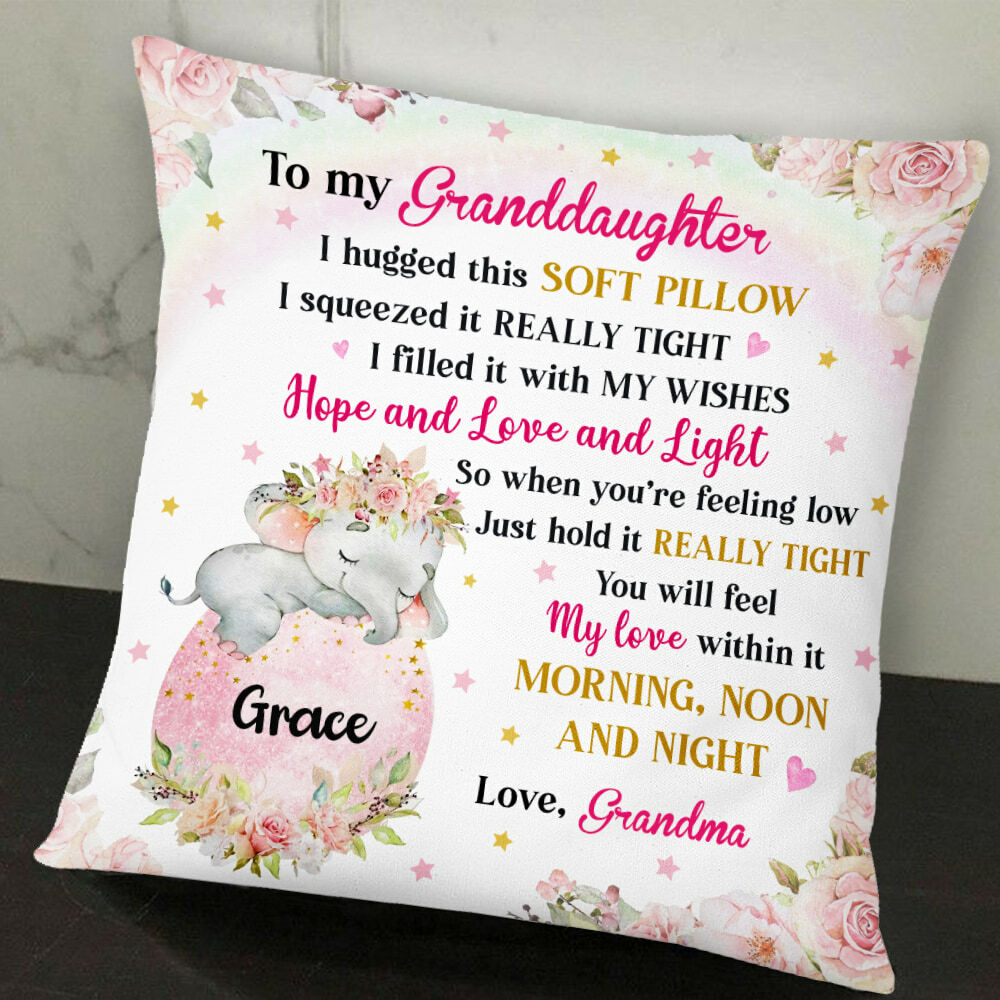 Coussins personnalisés avec de jolis motifs d'éléphants comme cadeaux décoratifs pour les enfants