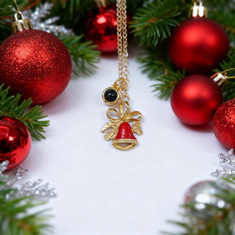 Personlig julklocka med projektionsbildhalsband som julklapp till flickor