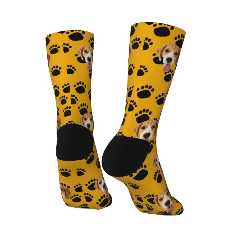 Calcetines faciales personalizables con foto de mascota y huellas de patas de perro negras