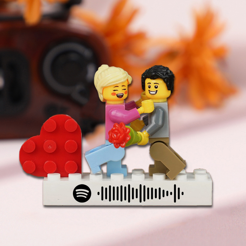 Minifigures LEGO personnalisées couple nom personnalisé avec accessoires optionnels fleur et spotify chanson cadeau personnalisé