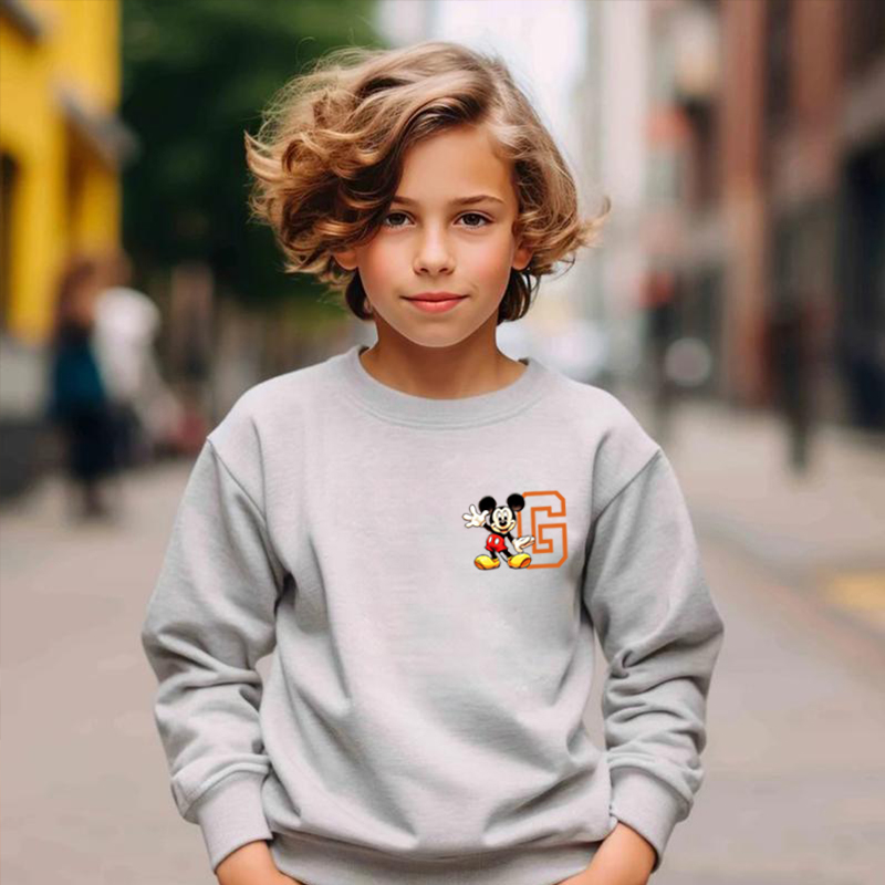 Gepersonaliseerd sweatshirt voor kinderen Gepersonaliseerde initialen met anime-figuren Eenvoudig cadeau voor kinderen