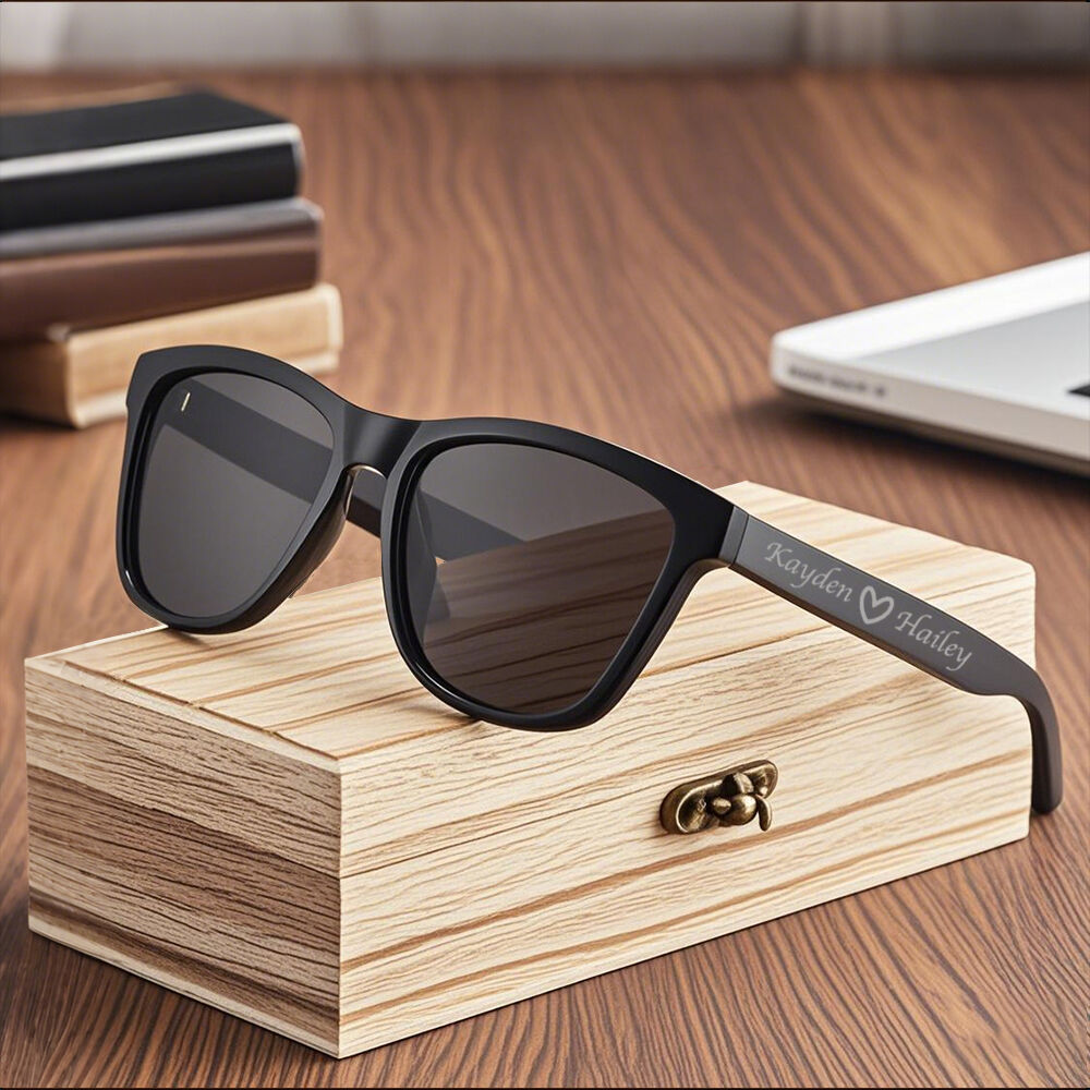 Gafas de sol personalizadas con nombres de pareja. Regalos de San Valentín para parejas.