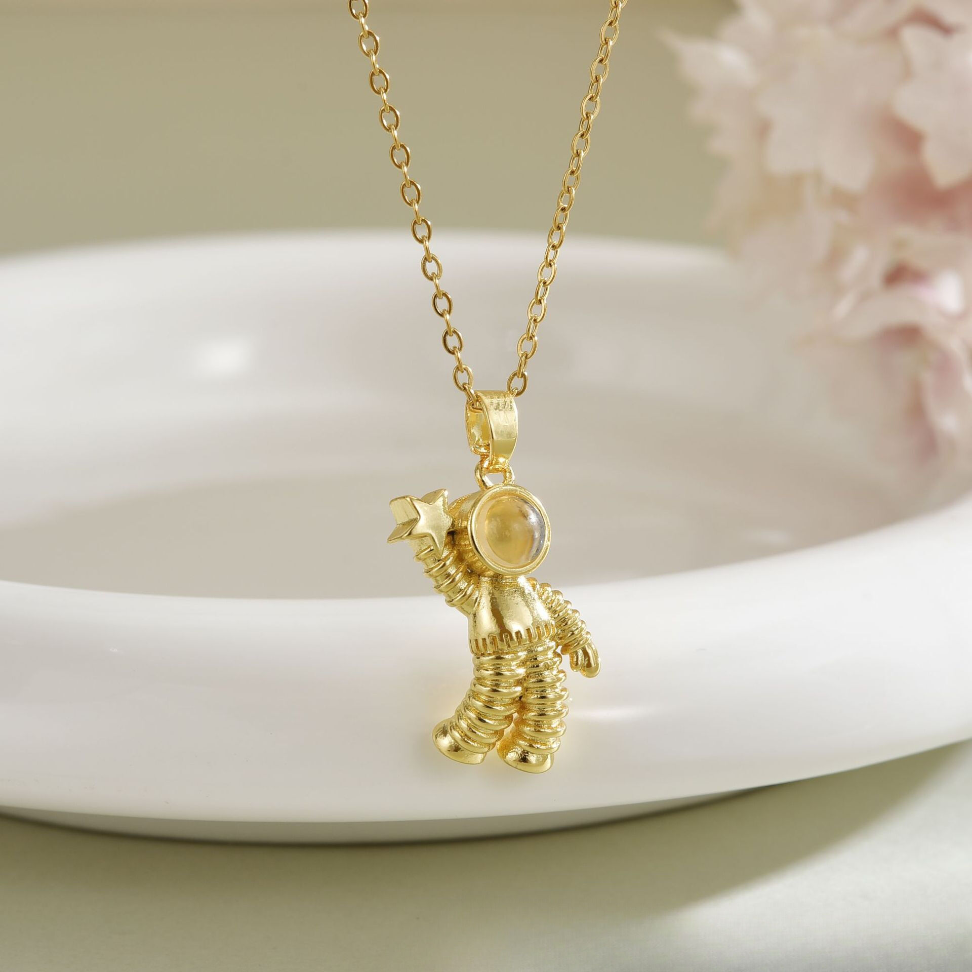 Personalized Astronaut Projection Picture Necklace Exquisite Gift for Friends