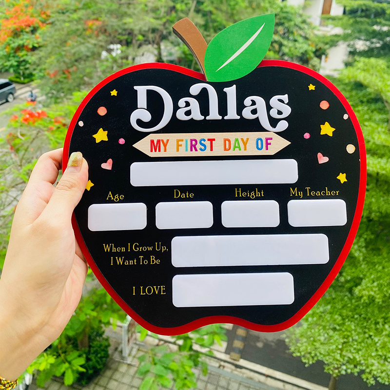 かわいい  ネーム入れ デスク プレート木製 新学期 りんごデザイン