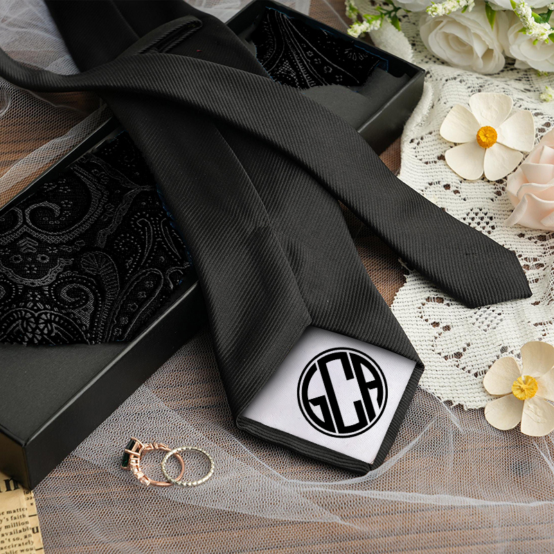 Individuelle Buchstaben-Krawatte Einfaches Geschenk für den lieben Ehemann