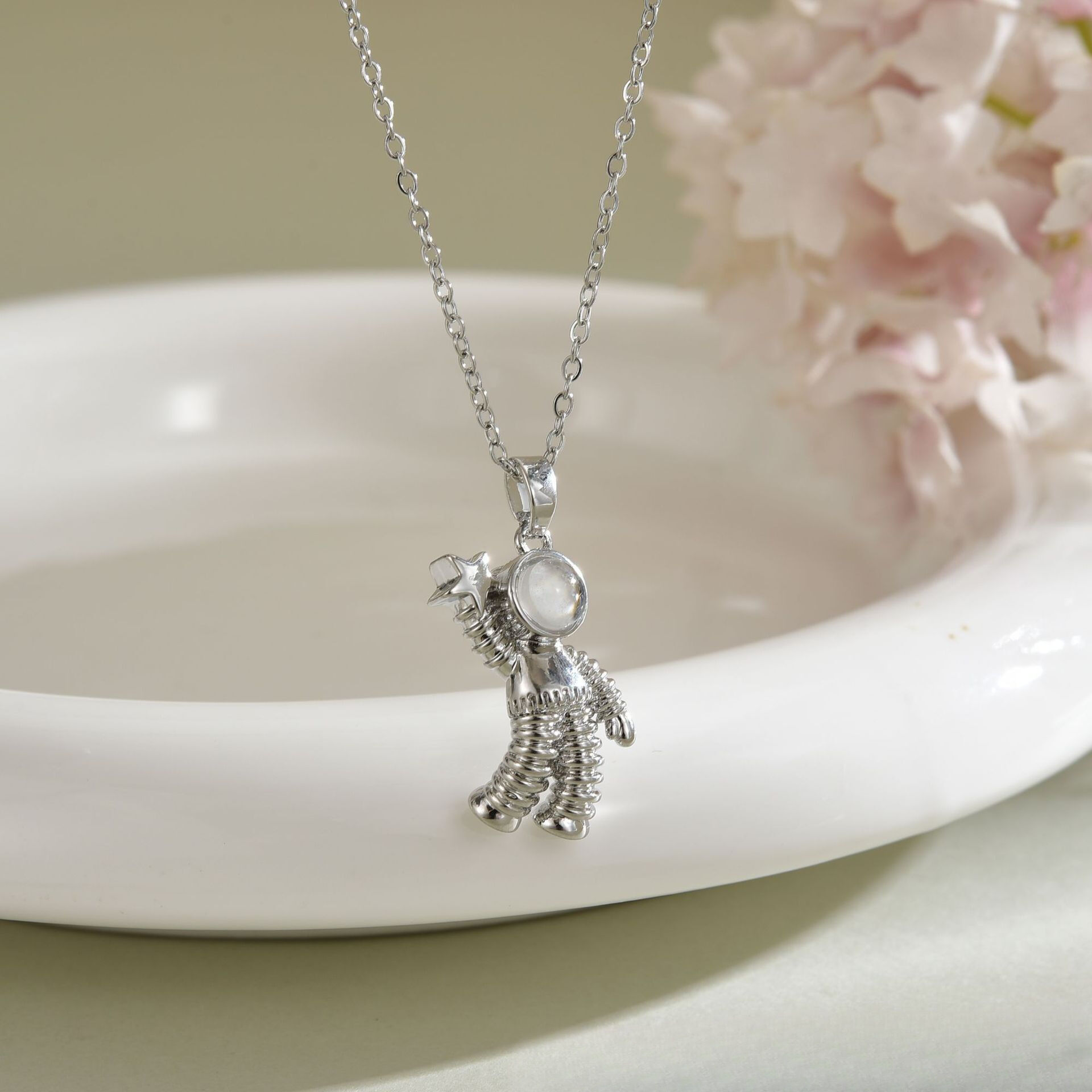 Personalized Astronaut Projection Picture Necklace Exquisite Gift for Friends
