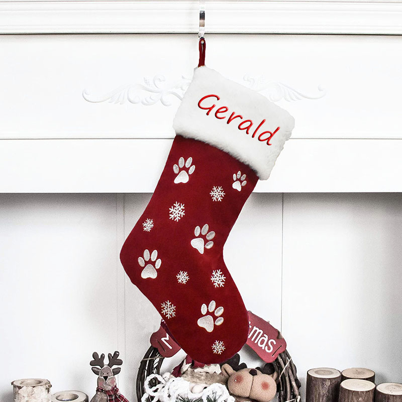 Julklapp med tryck på tass från husdjur