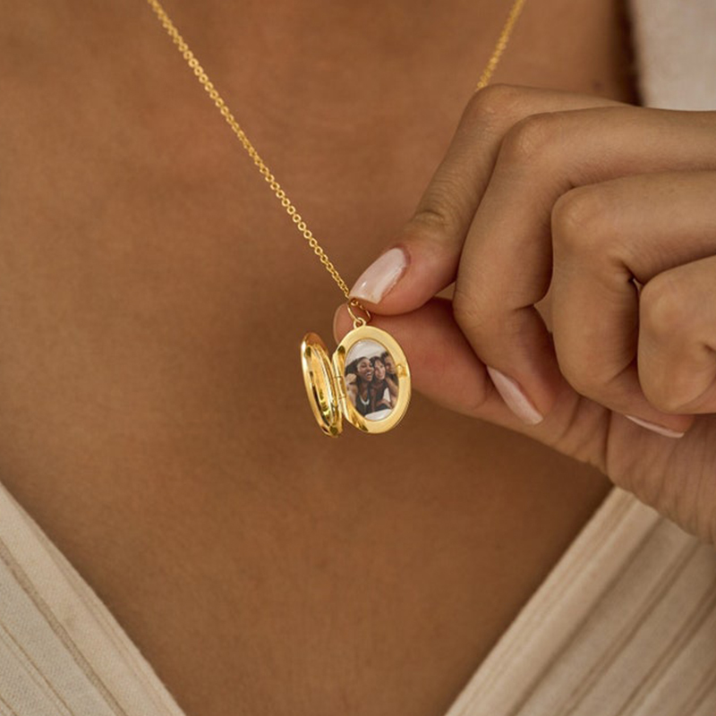 Personalized Oval Photo Necklace Great Gift For Christmas