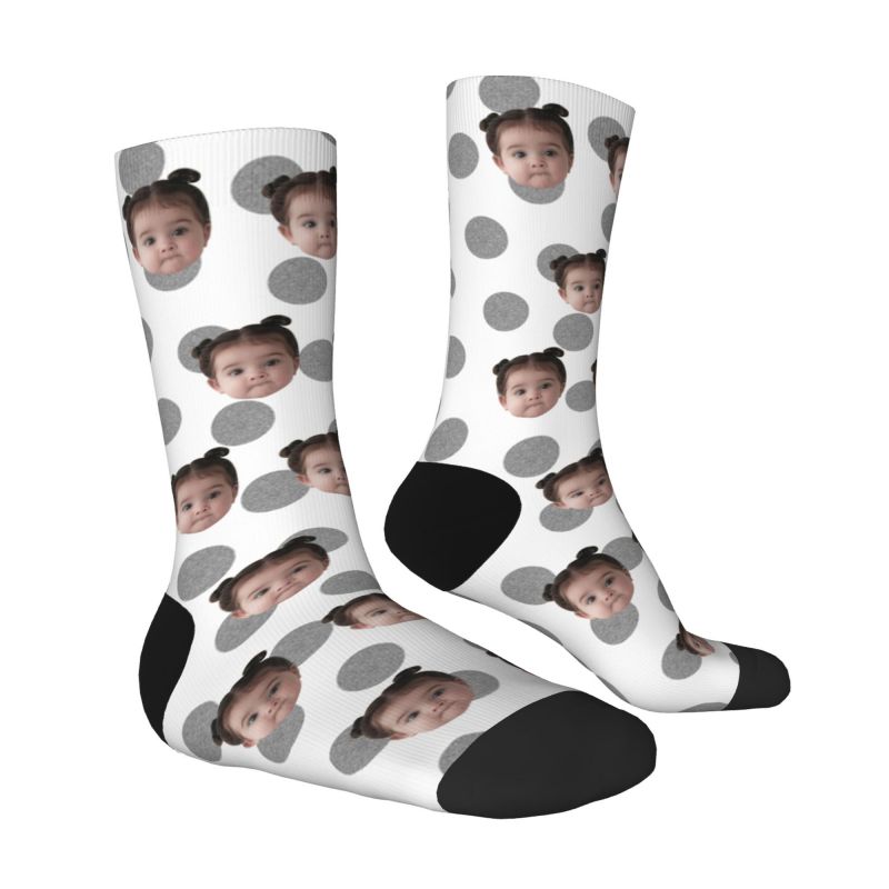 Calzini personalizzati con materiale traspirante con pois grigi per amici