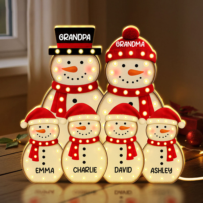 Personlig nattlampa med namn och snögubbefamiljemotiv en utsökt julklapp