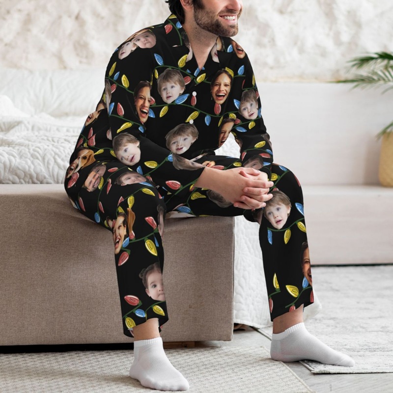Gepersonaliseerde pyjama met foto van gezicht Kleurrijk lichtjesontwerp Kerstcadeau voor het gezin