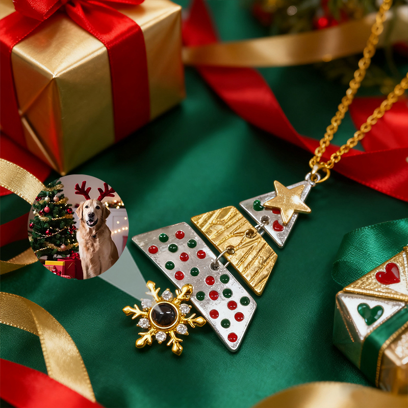 Personalisierte Weihnachtsbaum-Projektionsbild-Halskette als Geschenk für Mädchen