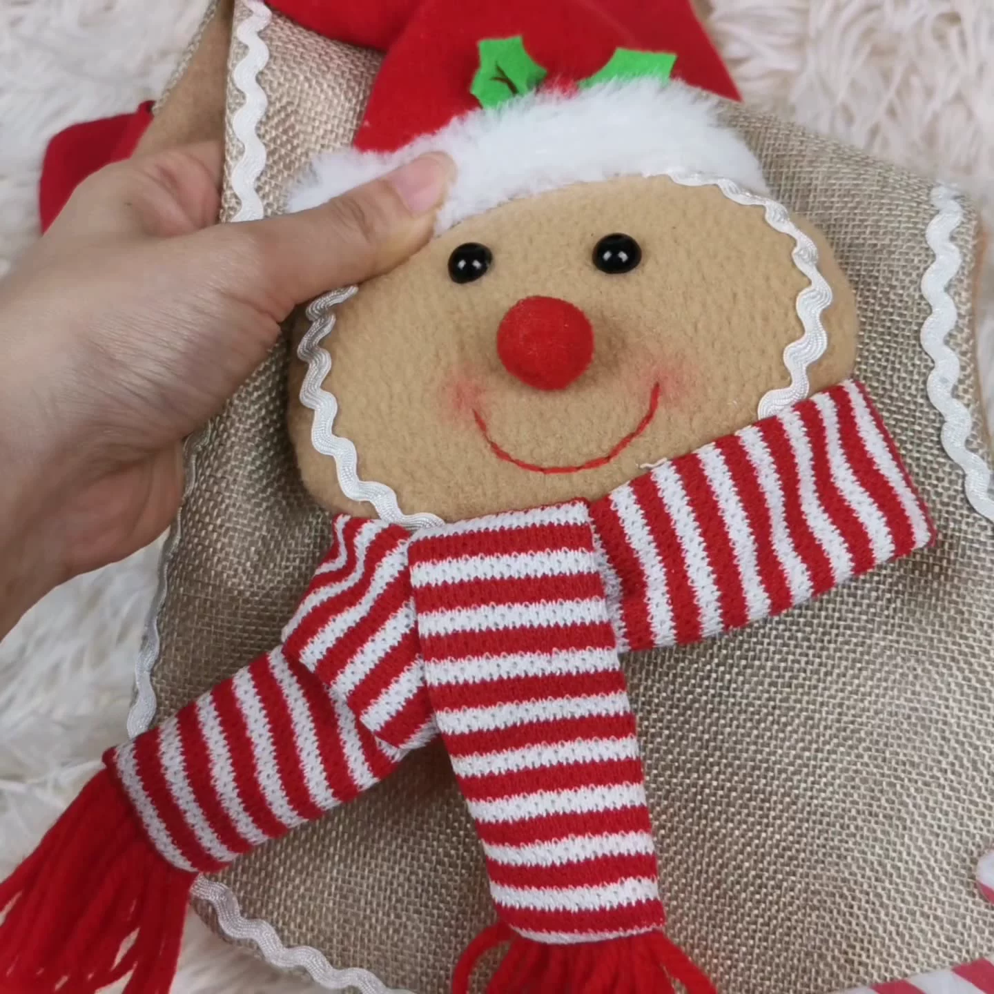 Personalisierte Weihnachtsstrümpfe mit Lebkuchenmann-Motiv individuell bestickt und mit Namen versehen Geschenke für die Familie