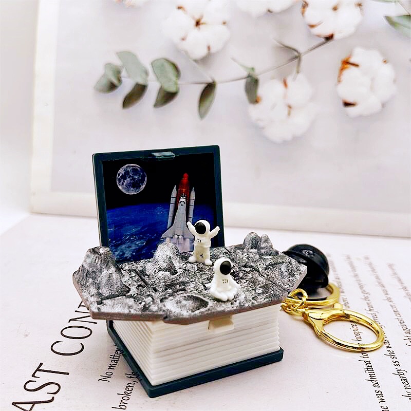Llavero creativo de mundo de fantasía con libro desplegable en 3D, regalo interesante para amigos.