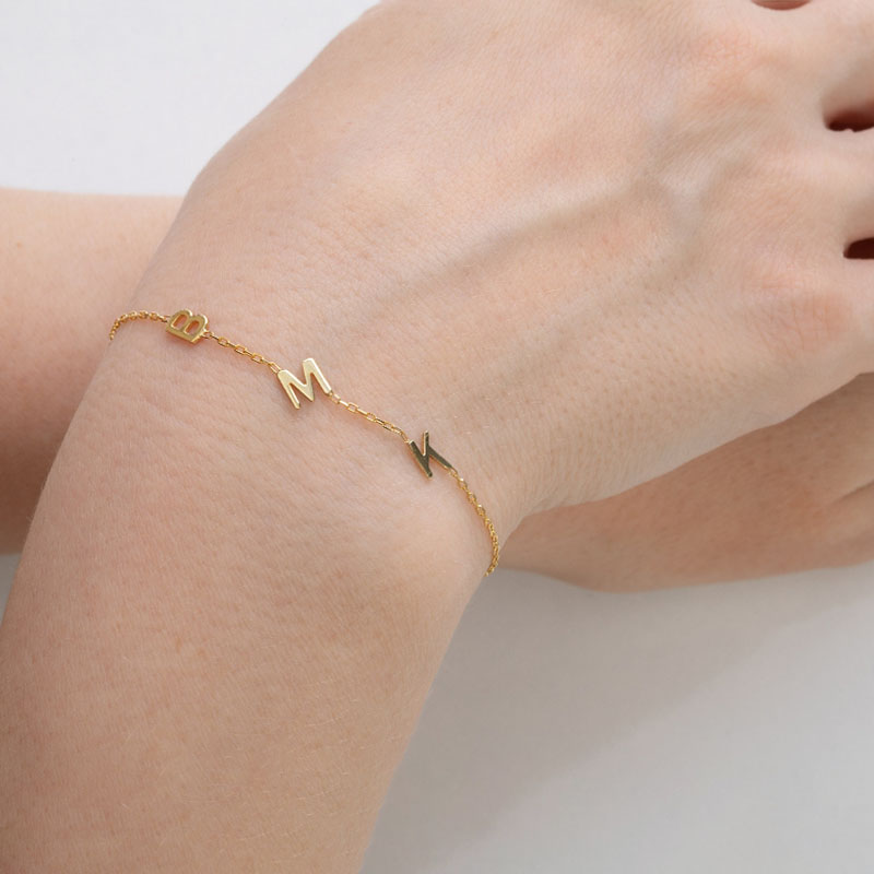 Spersonalizowana bransoletka z inicjałem serca dla żony