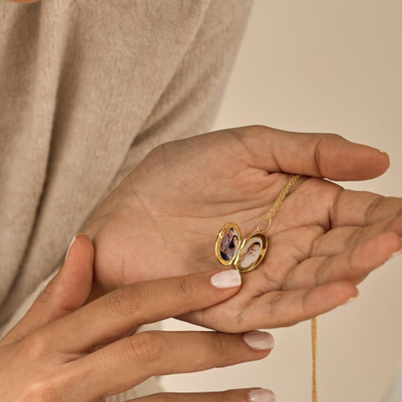 Personalized Oval Photo Necklace Great Gift For Christmas