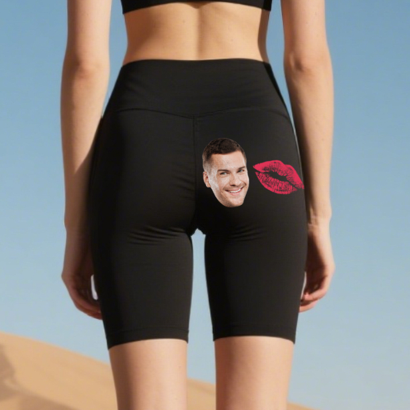 Leggings de motociclista personalizados con foto de la cabeza de tu novio y diseño de beso. Regalo perfecto para tus seres queridos.