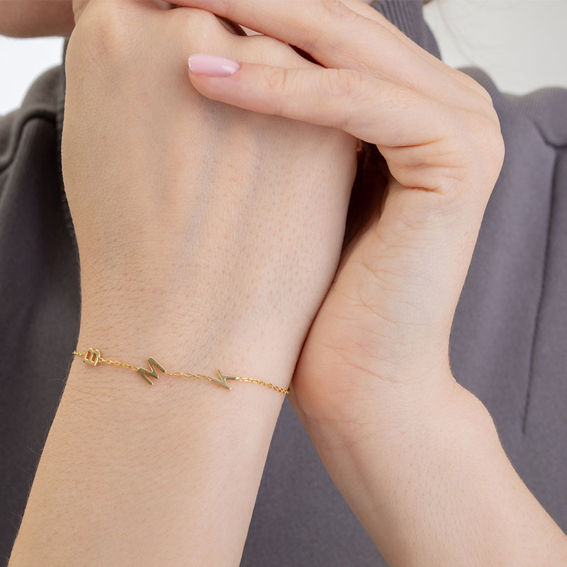 Spersonalizowana bransoletka z inicjałem serca dla żony