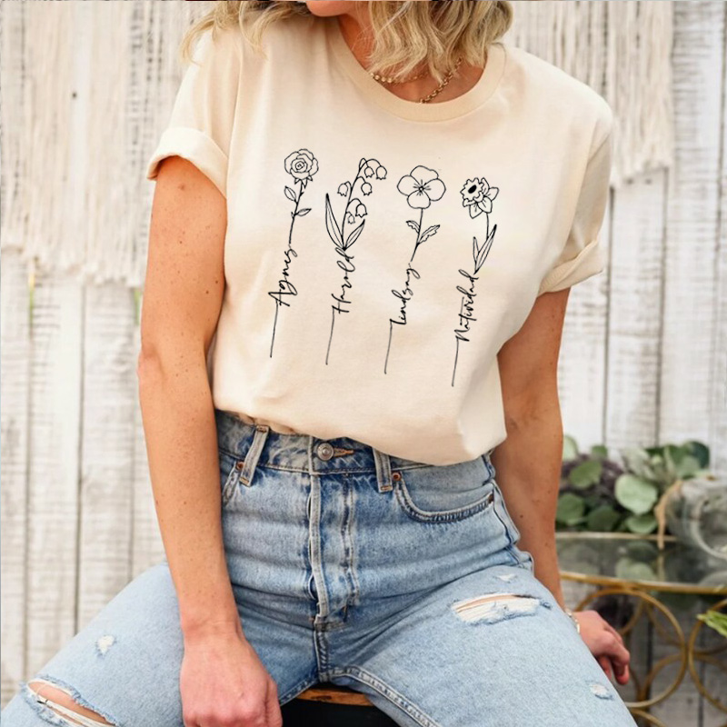 T-shirt personalizzata con nome e disegno floreale per la dolce mamma