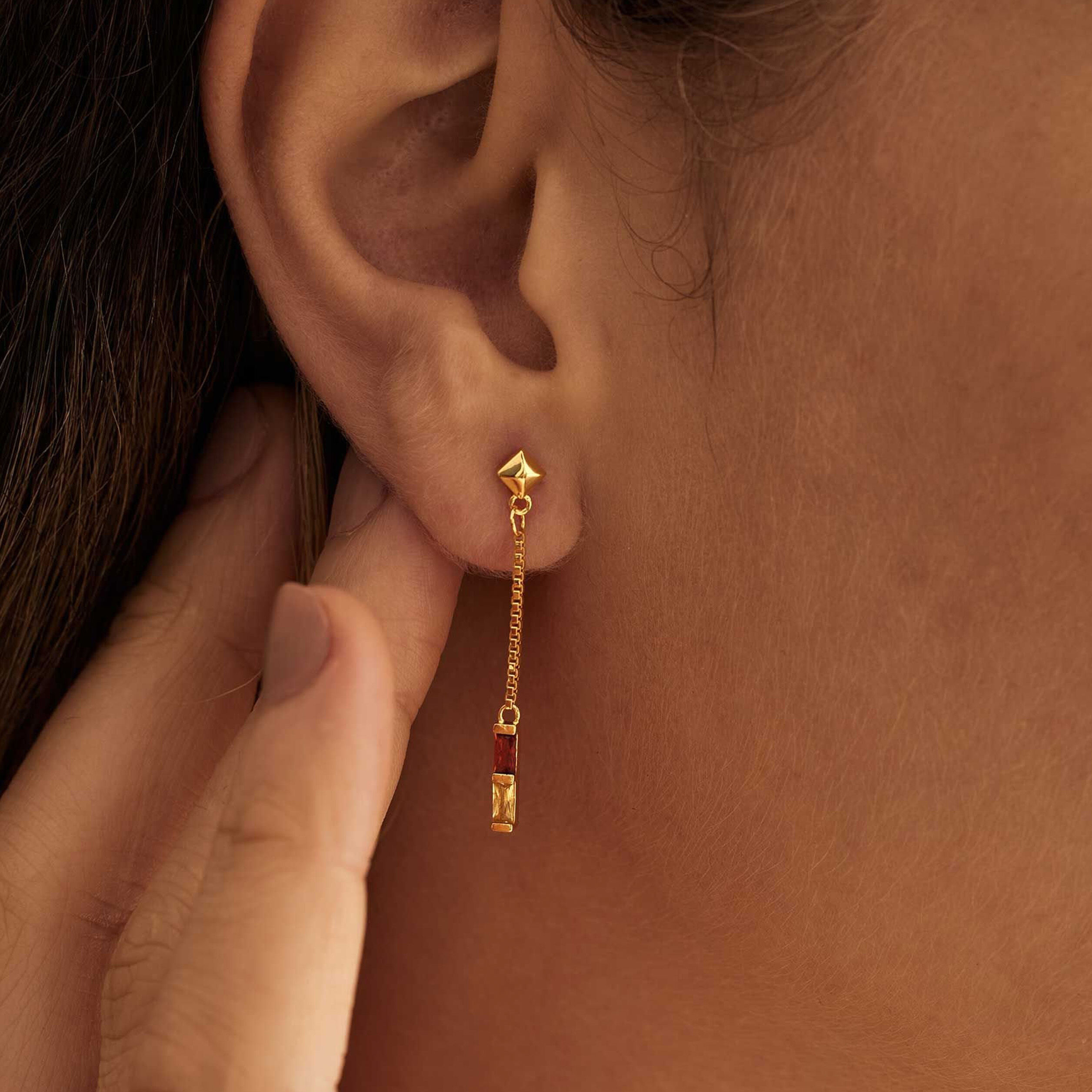 Personalizowane kolczyki z kamieniami szlachetnymi to wspaniały prezent na Dzień Matki