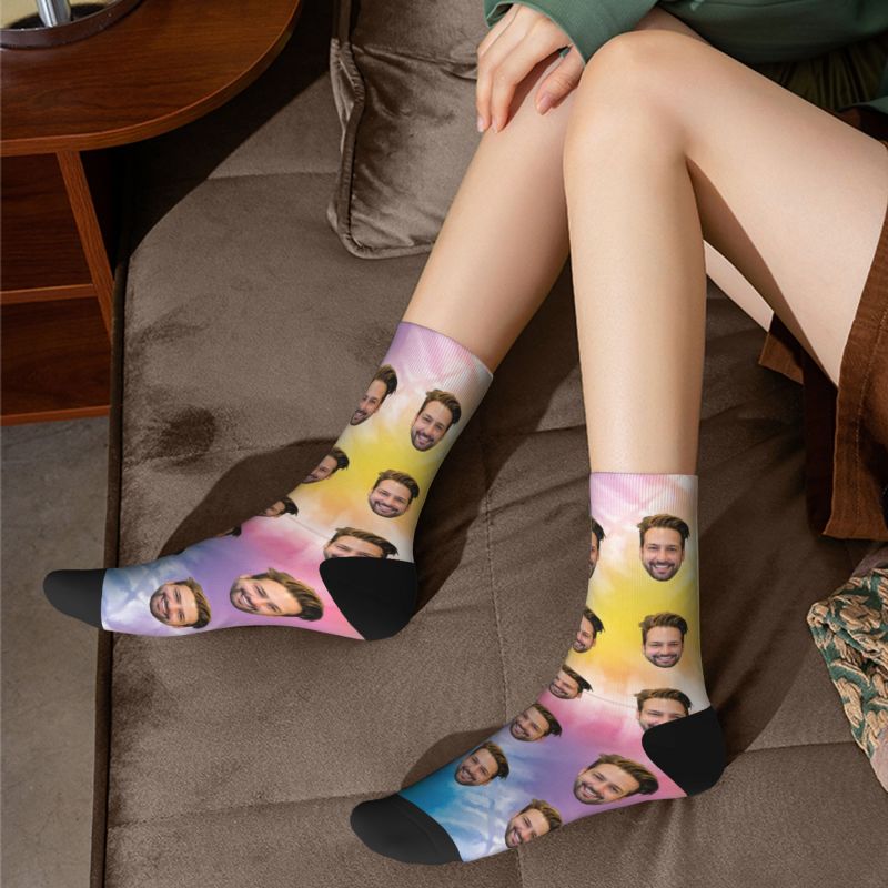 Calcetines de foto personalizados con teñido anudado de colores vibrantes para amigos