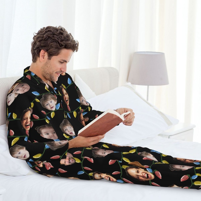 Gepersonaliseerde pyjama met foto van gezicht Kleurrijk lichtjesontwerp Kerstcadeau voor het gezin
