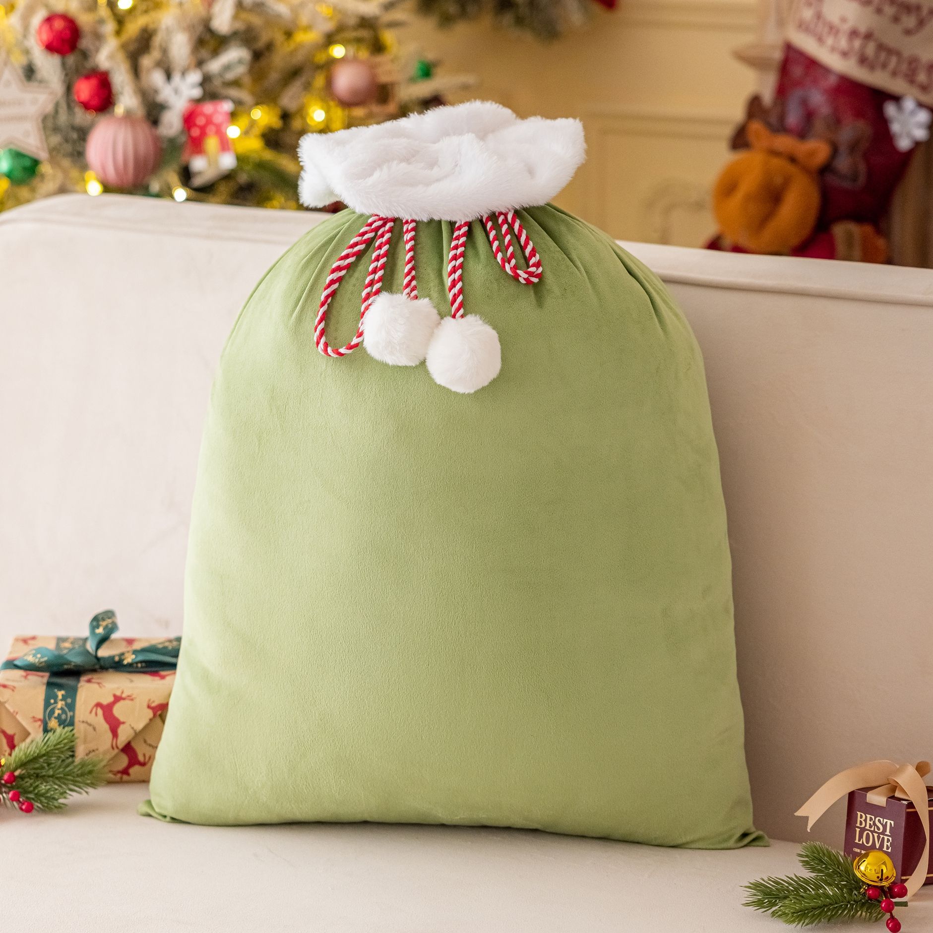 Personalisierte Weihnachtsgeschenktüten mit individuellen Namen für Kinder