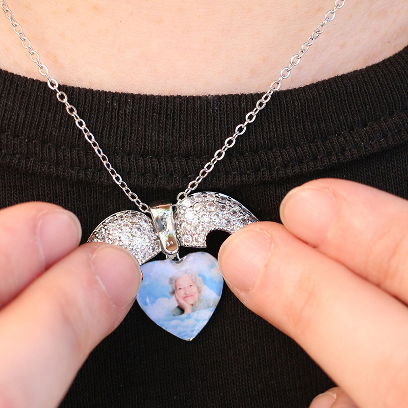 Personalized Heart-Shaped Photo Necklace with Diamonds Exquisite Gift for Women