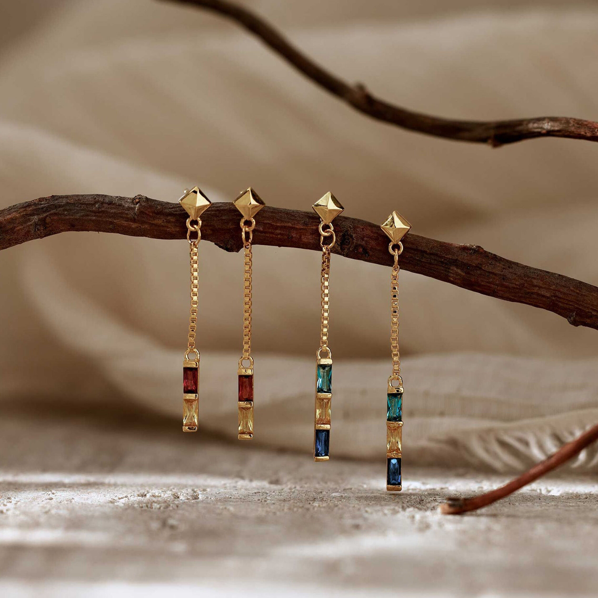 Personalizowane kolczyki z kamieniami szlachetnymi to wspaniały prezent na Dzień Matki