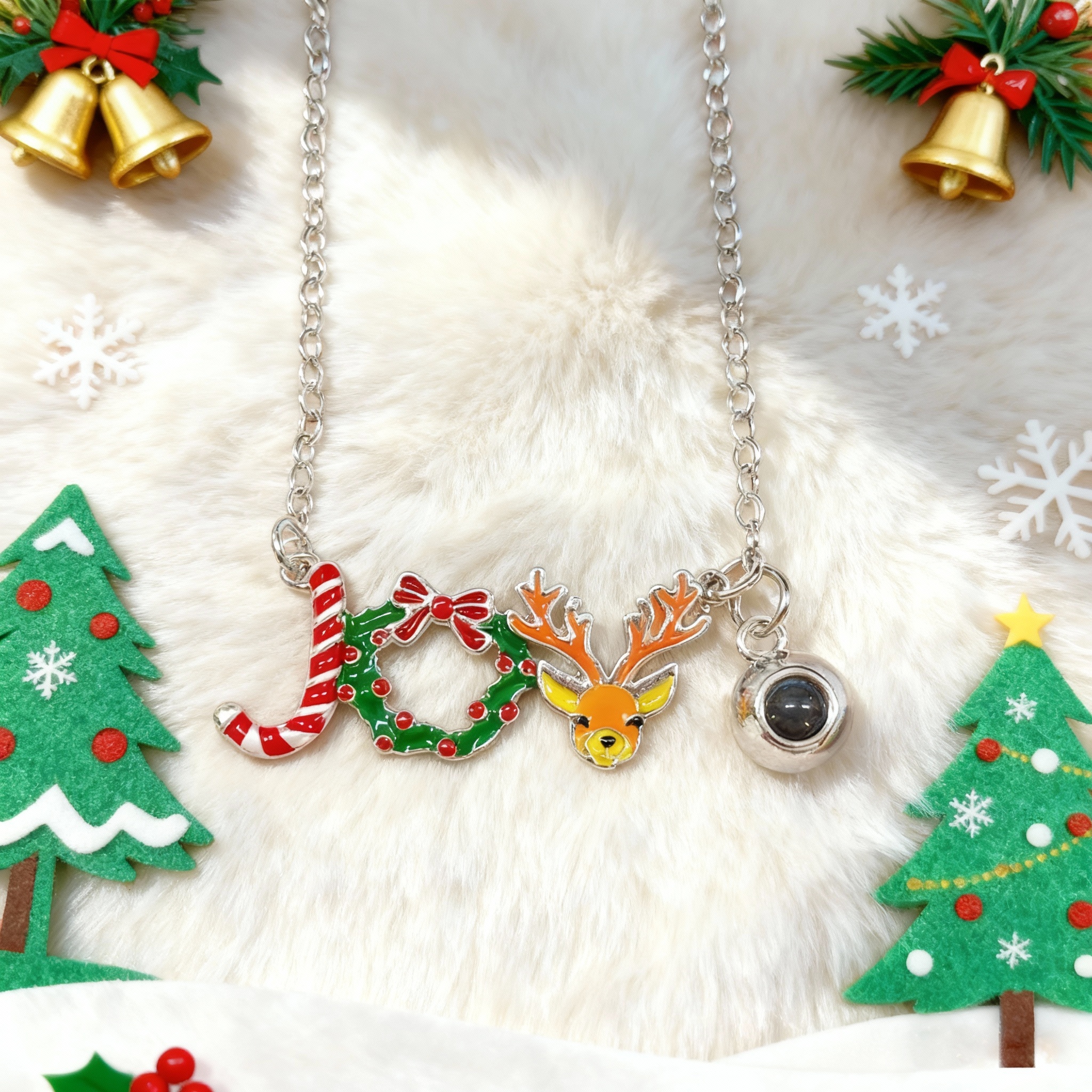 Personligt halsband med bokstavsprojektionsbild som julklapp till henne