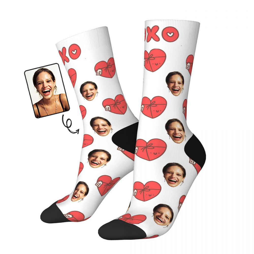 Chaussettes à visages personnalisées avec un motif de coeur comme cadeau pour votre femme