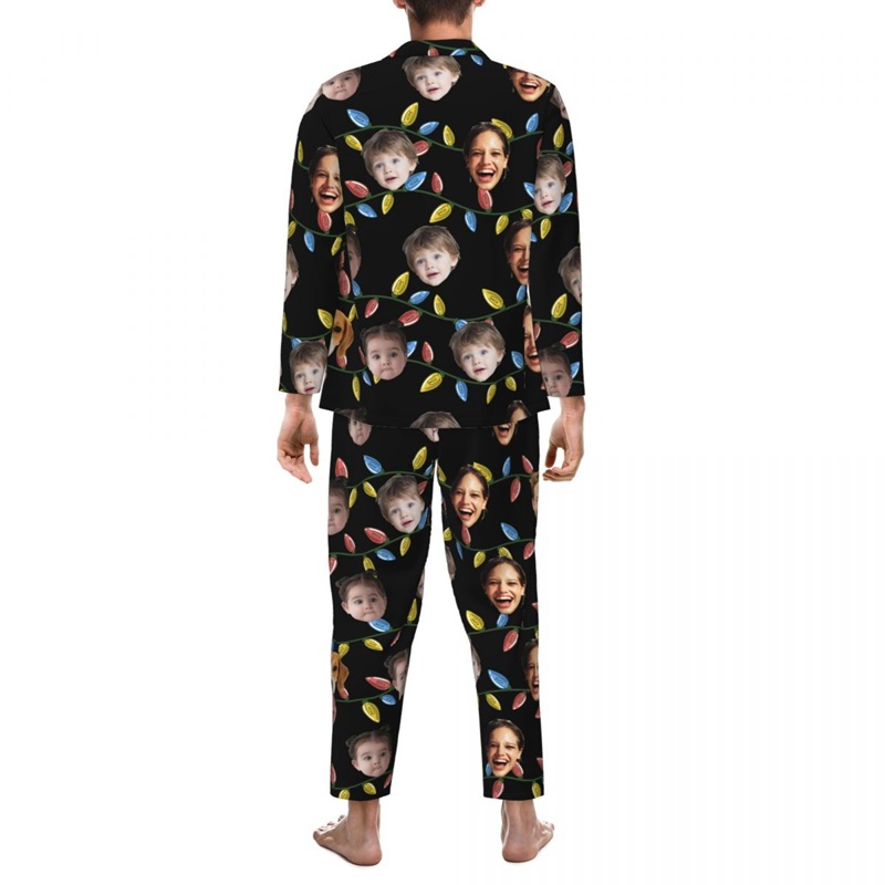 Gepersonaliseerde pyjama met foto van gezicht Kleurrijk lichtjesontwerp Kerstcadeau voor het gezin