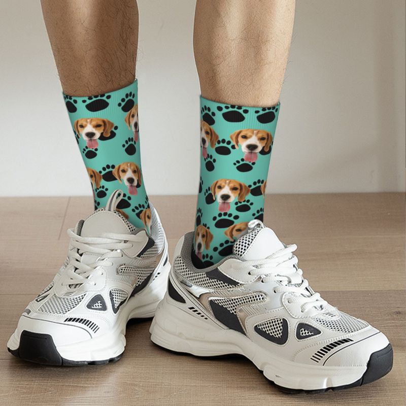 Calcetines faciales personalizables con foto de mascota y huellas de patas de perro negras