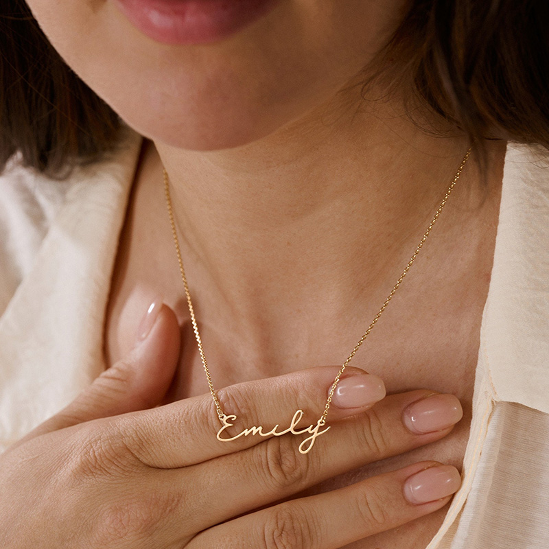 Spersonalizowany naszyjnik z imieniem Prosty prezent świąteczny dla rodziny