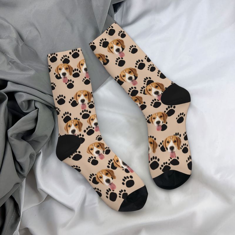 Calcetines faciales personalizables con foto de mascota y huellas de patas de perro negras