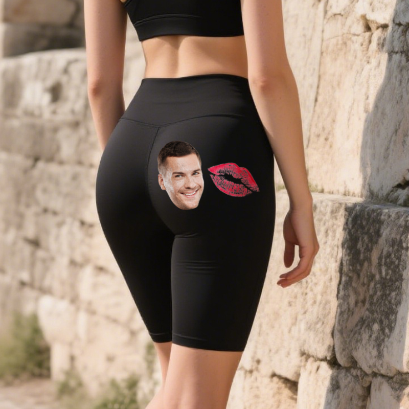 Leggings de motociclista personalizados con foto de la cabeza de tu novio y diseño de beso. Regalo perfecto para tus seres queridos.